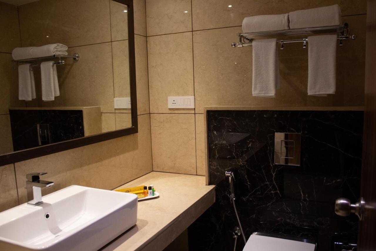 Shivas Galaxy Hotel Devanahalli Exteriör bild