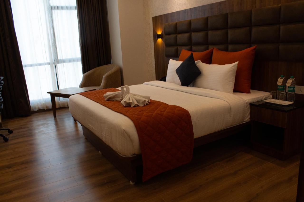 Shivas Galaxy Hotel Devanahalli Exteriör bild