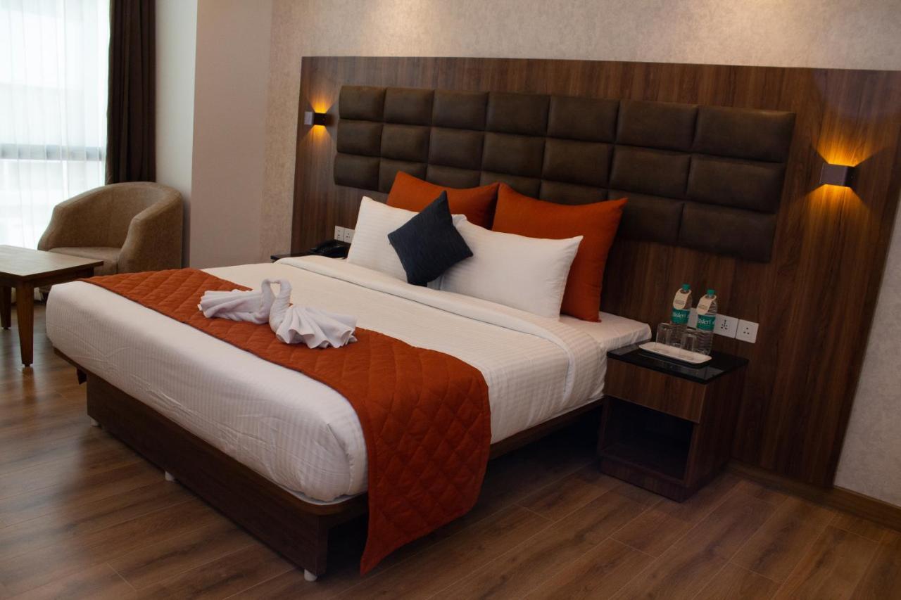 Shivas Galaxy Hotel Devanahalli Exteriör bild