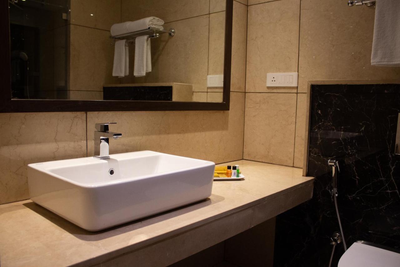 Shivas Galaxy Hotel Devanahalli Exteriör bild